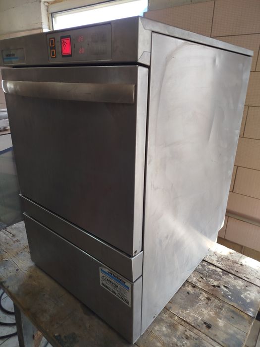 Посудомийна барна  машина  Winterhalter GS202.