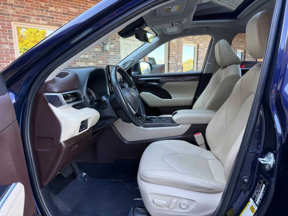 Toyota Highlander Limited      2022