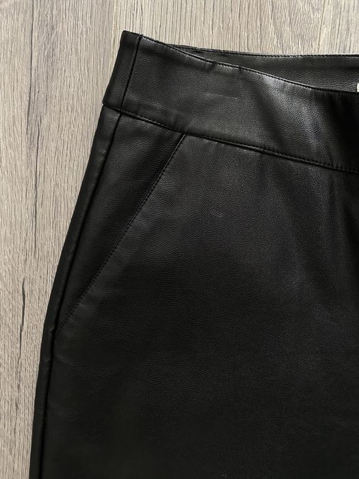 Кюлоти з шкірзамінника бренду Kiomi