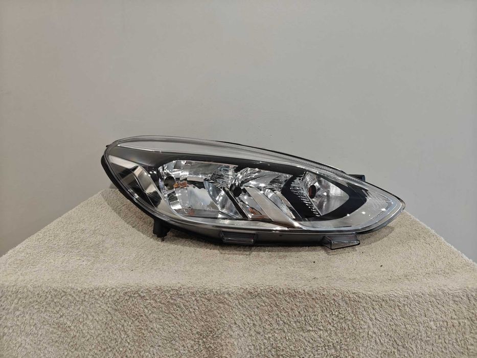 Lampa Prawy Przód Zwykła Ford Fiesta MK8 EUROPA