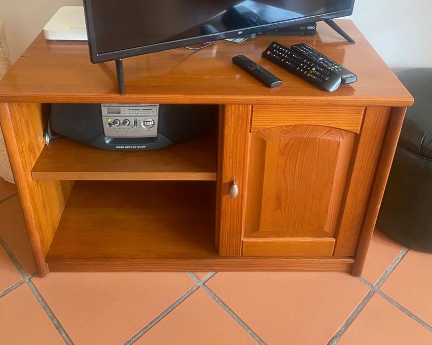 Mesa em madeira de pinho mel