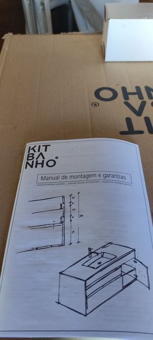 Venda de armário de casa de banho novo.