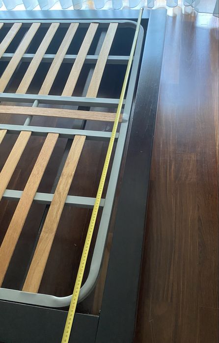 Cama casal com 2 mesas de cabeceira. 2,10 X 170cm