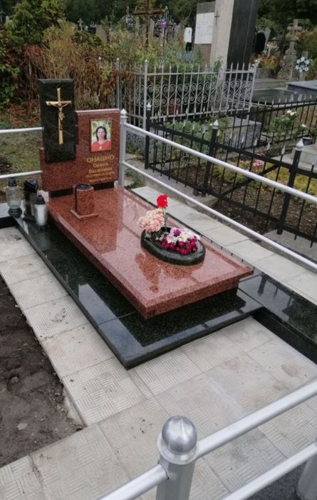 Оновлення старих пам'ятників та встановлення пам'ятників з граніту LMR