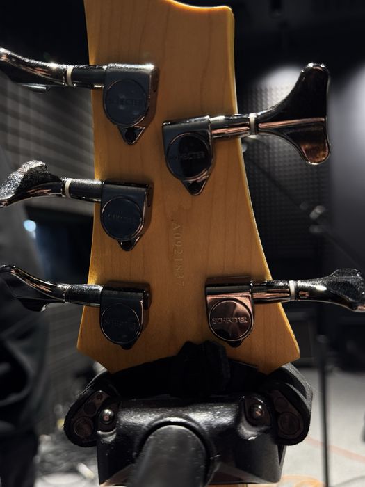 Продам бас-гітару Schecter Omen Extreme 5 BLK