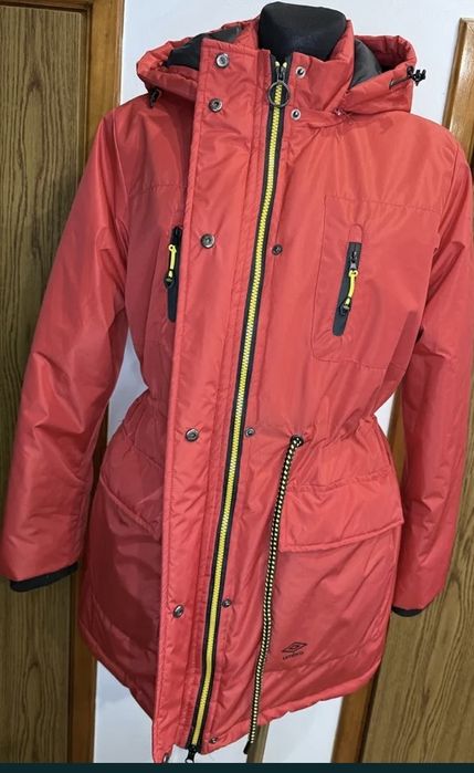 Зимова куртка Umbro червоного кольору S