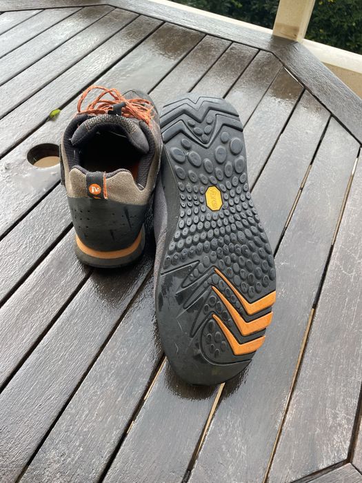 Merrel em bom estado.