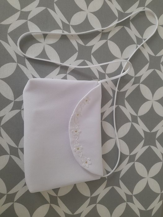 Sukienka komunijna z dodatkami