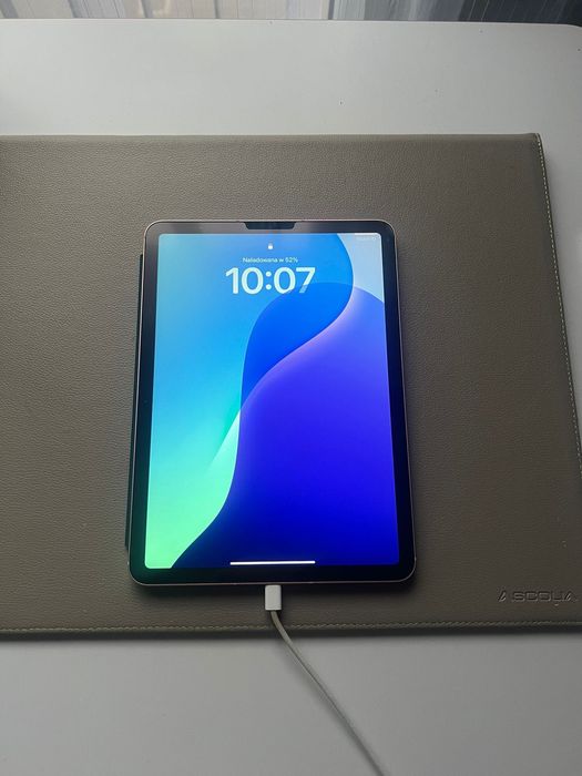 iPad Air 4. generacji LTE (różowy)