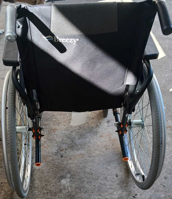 Cadeira de rodas Breezy Premium – praticamente nova