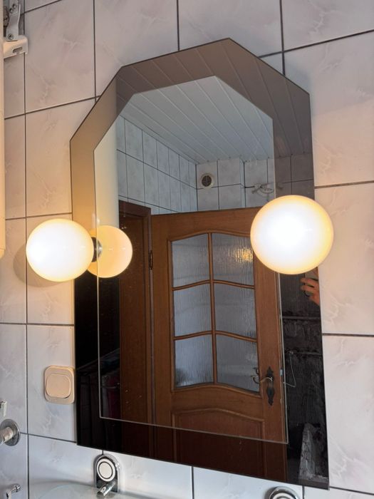 Lustro łazienkowe z lampami