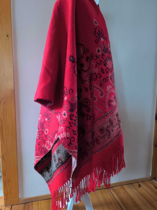 Ponczo wełniane cieplutkie duże, marki re ,w stylu Boho