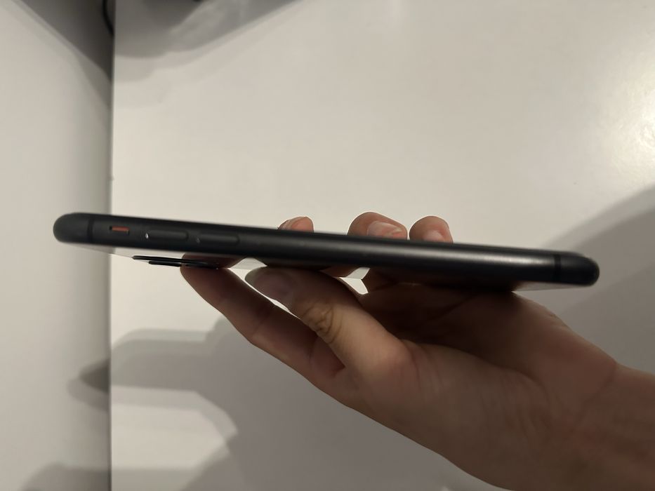 Sprzedam iPhone 11 64 GB – czarny