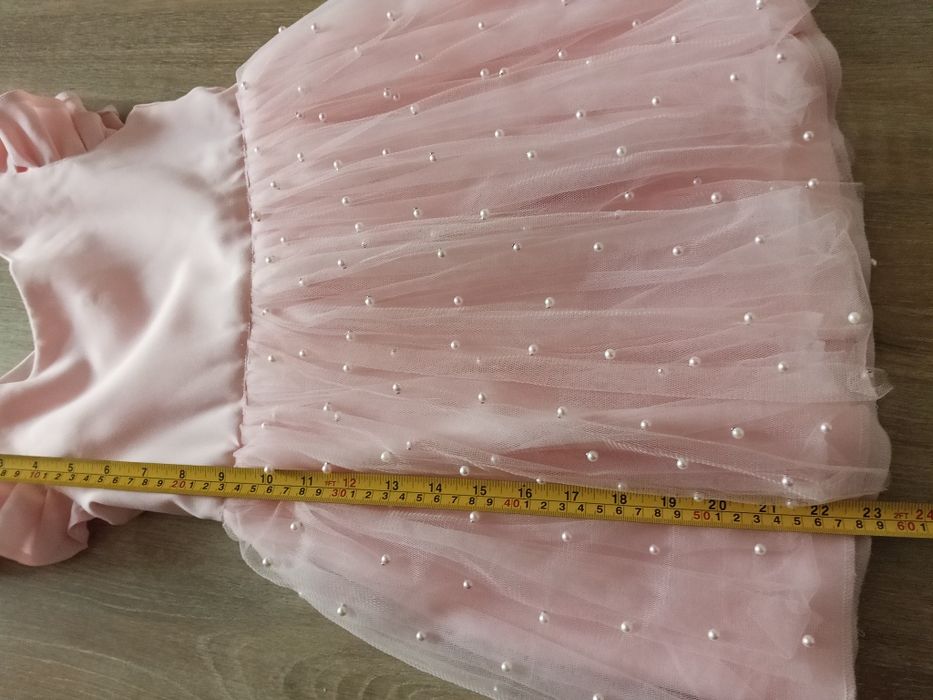 2 Sukienki, spódnica i rajstopy  rozm 104-110 cm