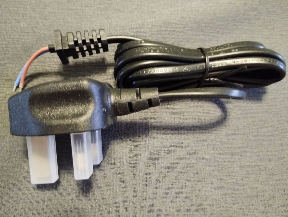 Przewód zasilający z wtyczką brytyjska  z bezpiecznikiem 2 metry 2x0,5