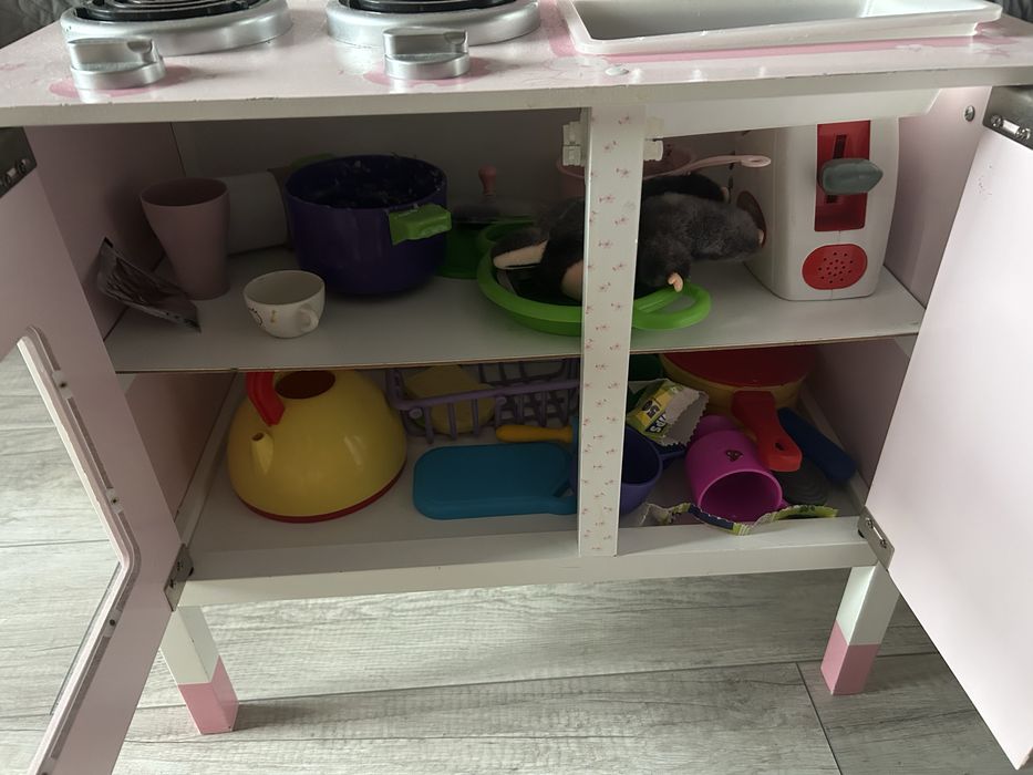 Детская игрушечная кухня