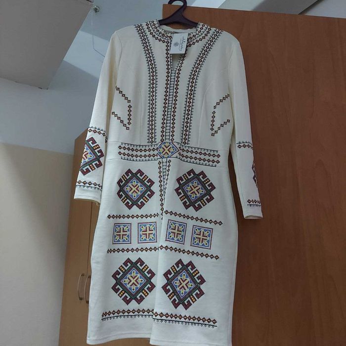 Плаття вишите хрестиком «Карпатське»