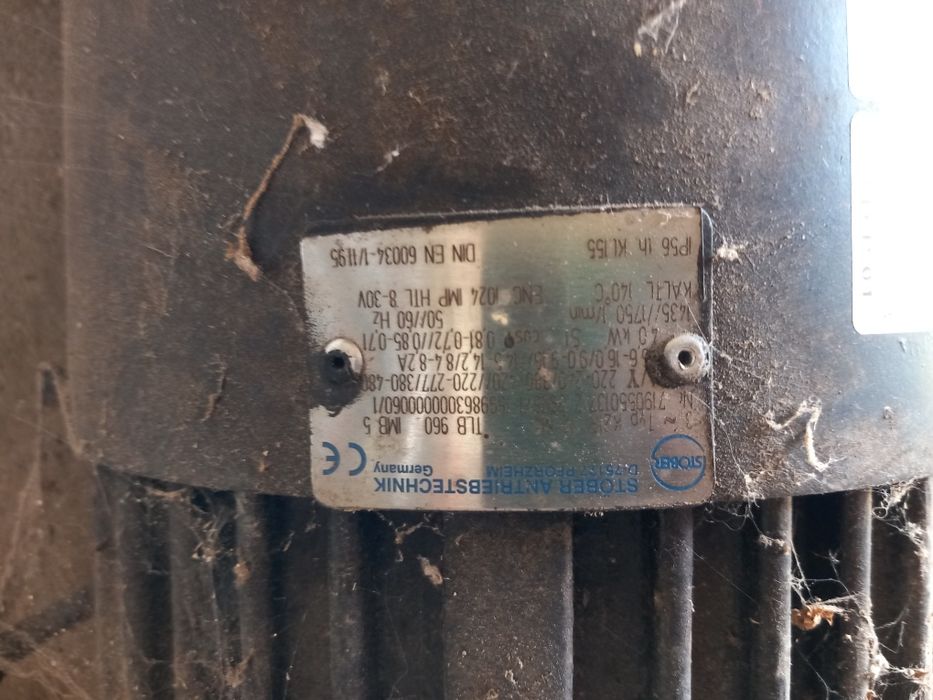 Silnik trójfazowy 220-240 / 380/420v 50/60 Hz
