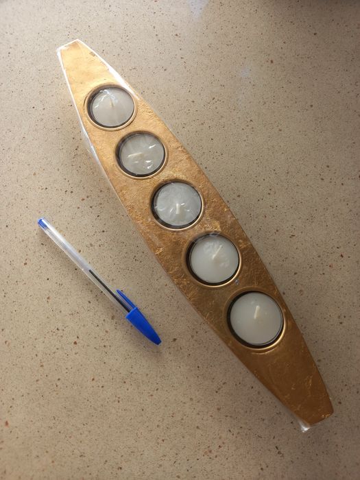 Velas com base em forma de barco