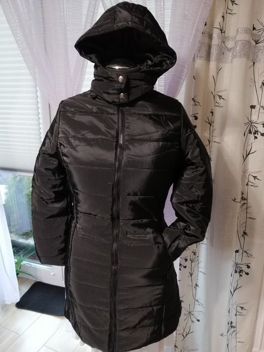 Czarna ocieplana kurtka