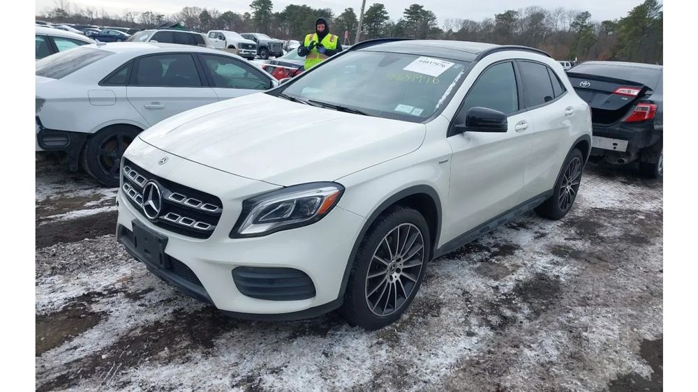 Mercedes-Benz GLA 2018 MERCEDES-BENZ GLA 250 / 4MATIC / Pakiet AMG / Run&Drive
