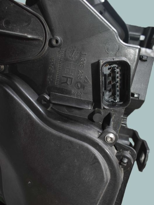 Farol direito bmw Serie 3 E92 bi-xenon 7162.130