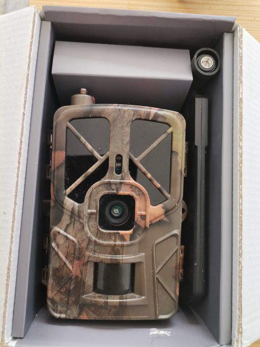 Hunting camera for night and day use, 4G, battery or solar powered.64283913840899123