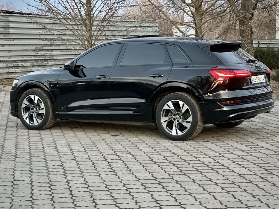 Audi E-tron 95kBt S-line 408л.с Quattro Европа Некрашена  Обмен