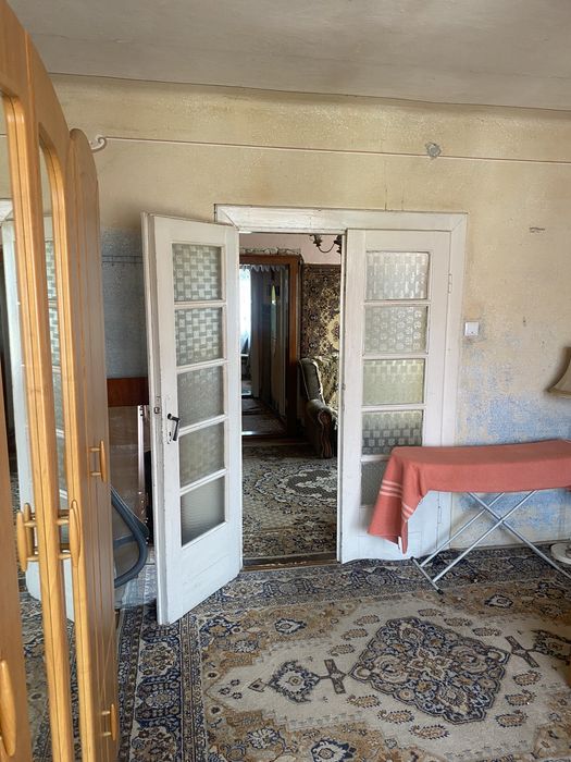 Продається двокімнатна квартира на другому поверсі поруч з центром по вул Берегівська !