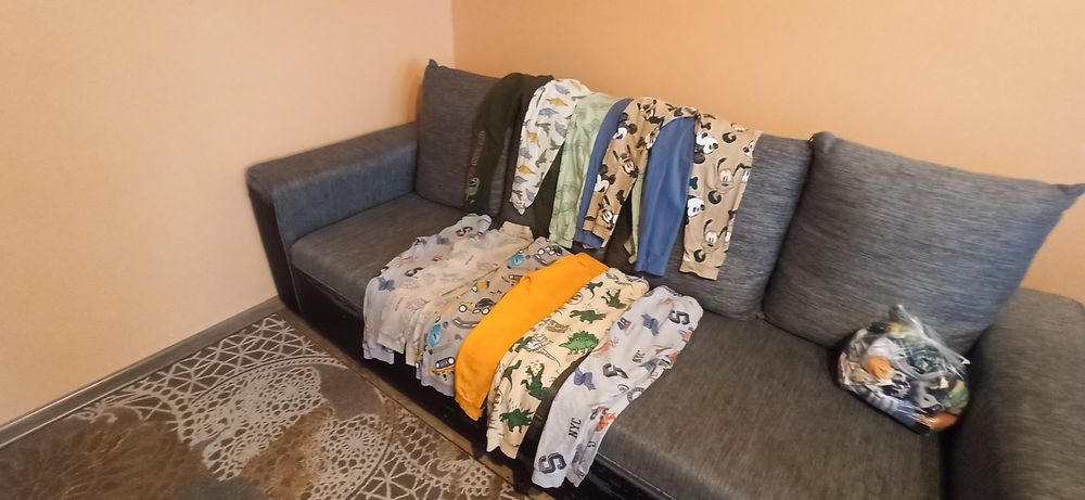 Okazja MEGA PAKA Ubrania chłopięce  128 - 134  spodnie bluzy t-shorty