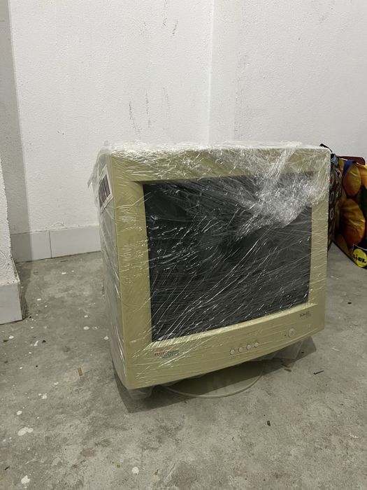 Fujitsu computer444995693571614720