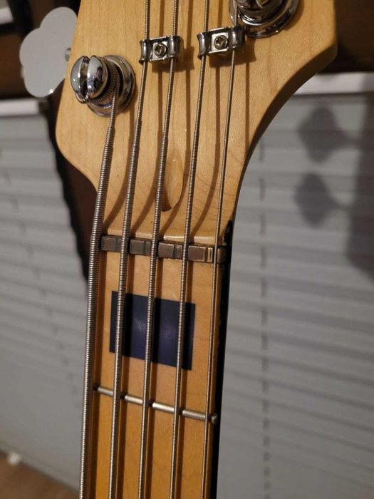 Gitara basowa pięciostrunowa Squier Jazz Bass V