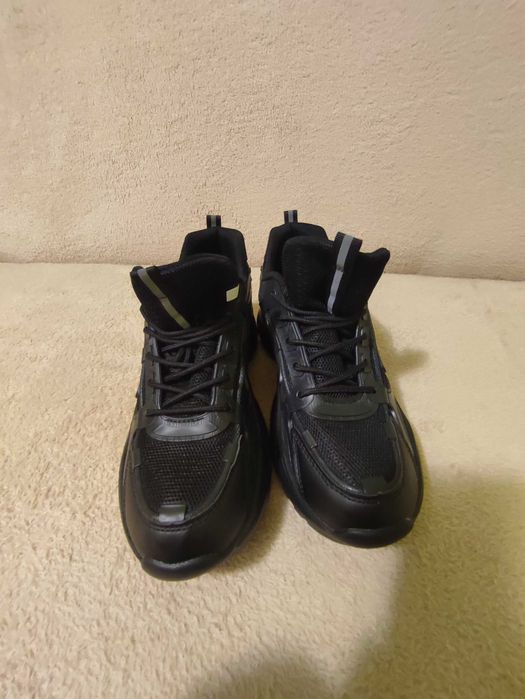 Чоловічi спортивнi кросівки 44 (маломірки)