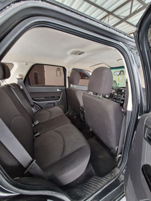 Автомобіль Mazda Tribute