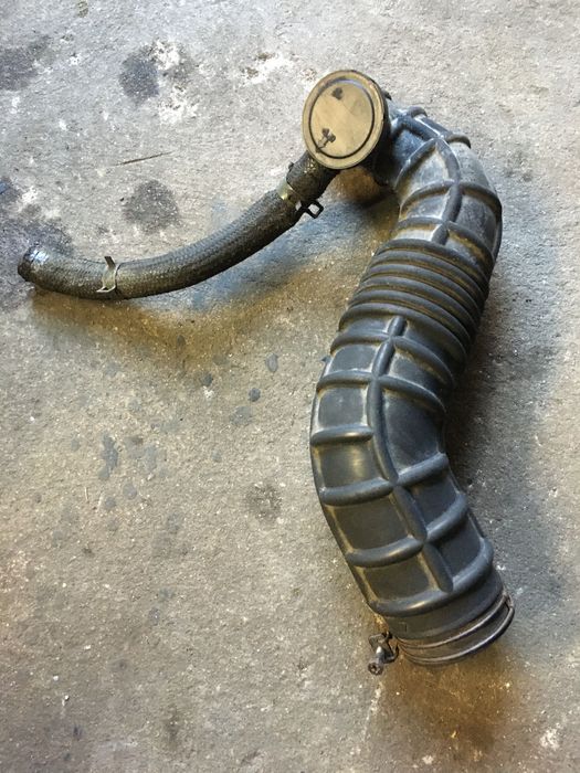 KIA Cerato - dolot rura dolotu powietrza