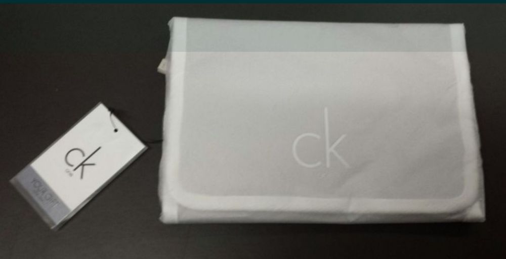 2 szt. Kosmetyczki damske Calvin Klein, Nowe