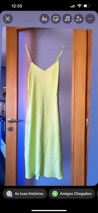 Vestido acetinado zara