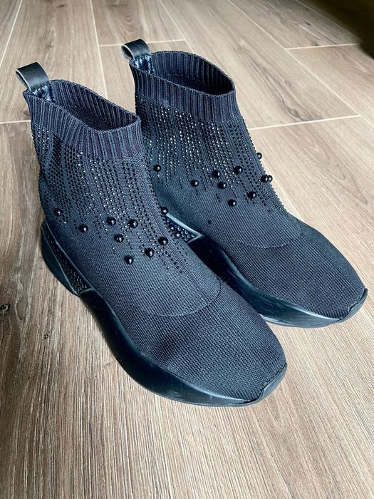 Кросівки жіночі шкарпетки