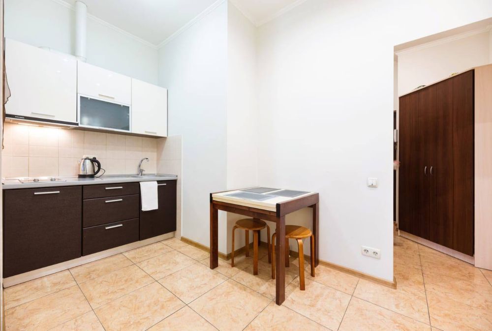 Вул Жилянська 118,поруч вул Липківського,5 хв до зал.вокзала