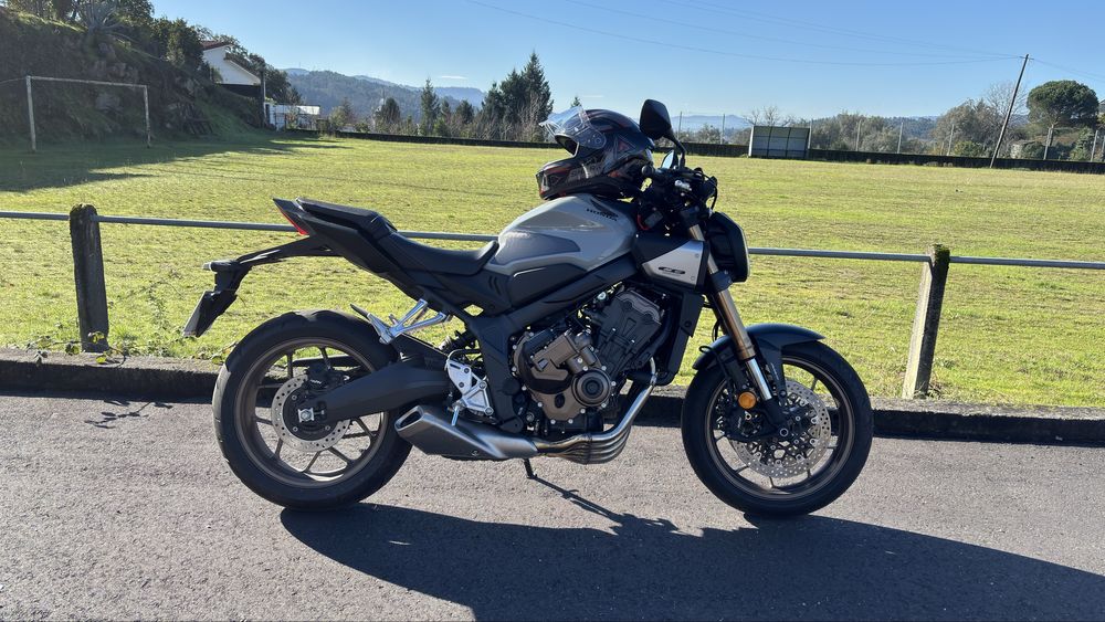Honda CB650R E-Clutch 2025 35kw