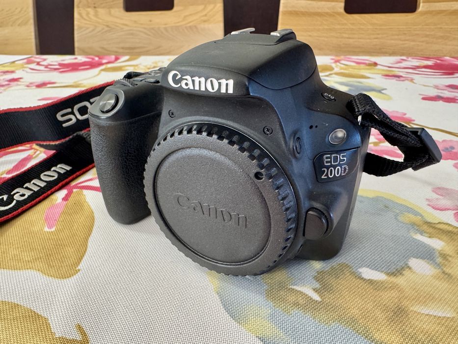 Lustranka cyfrowa aparat Canon EOS 200D body