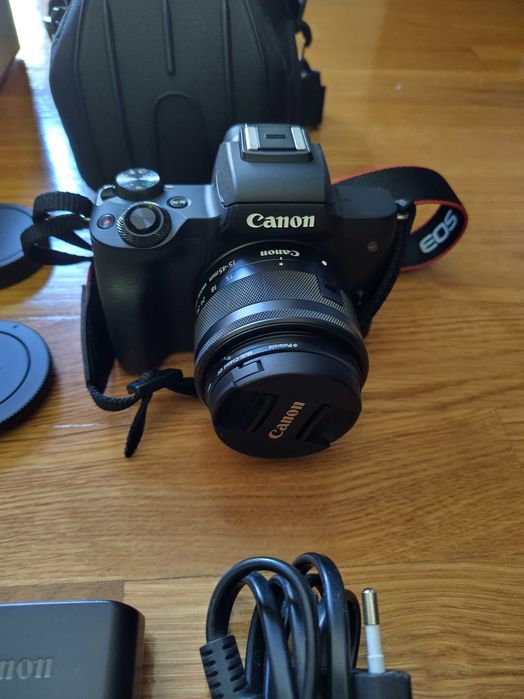 Canon EOS M50 + EF-M 15-45mm + 64GB + Bolsa + Caixa | Como Nova