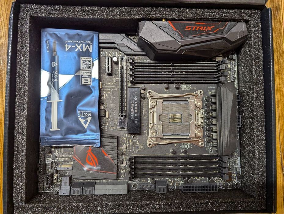Материнська плата Asus Strix X99 Gaming (s2011-3, Intel X99, PCI-Ex16)