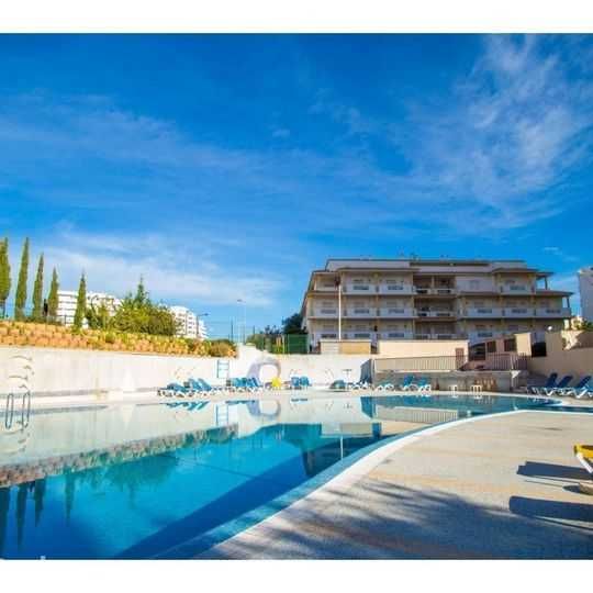 Apto. T0  para férias,piscinas  situado no Algarve na Praia da Rocha