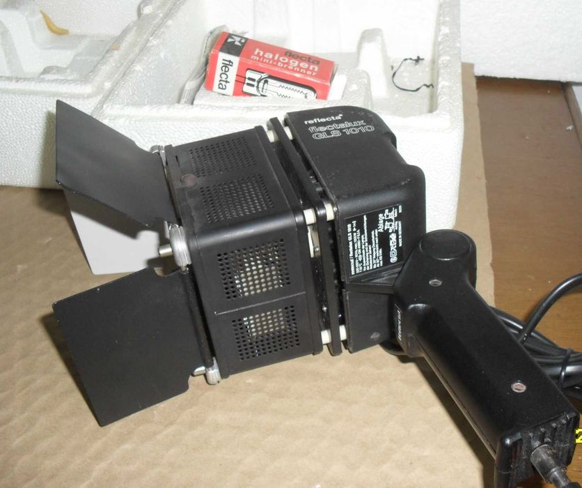 Projetor de iluminação até 1000w, com lâmpada supra, por 20€