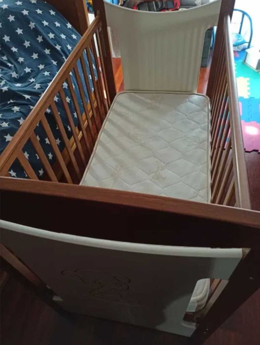 Cama para bebe em madeira