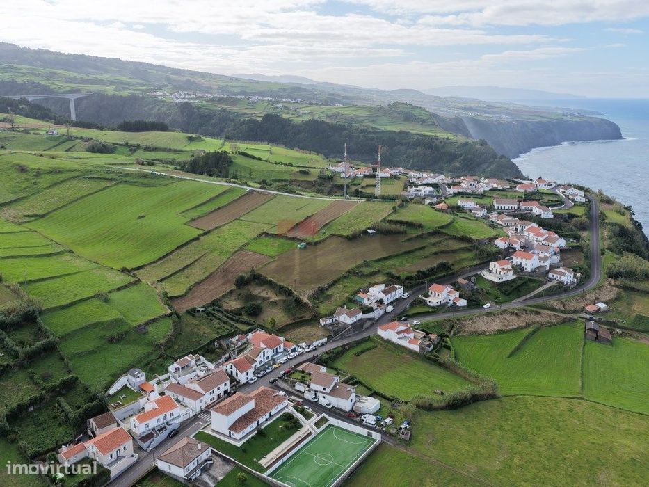 Terreno com 1.328 m² com viabilidade de construção e vista mar, Nor...