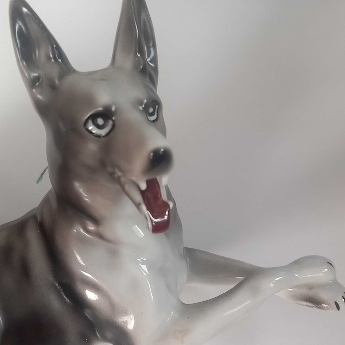 Figurka pies wilk owczarek porcelana prl