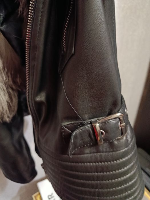 Продам кожаную куртку женскую