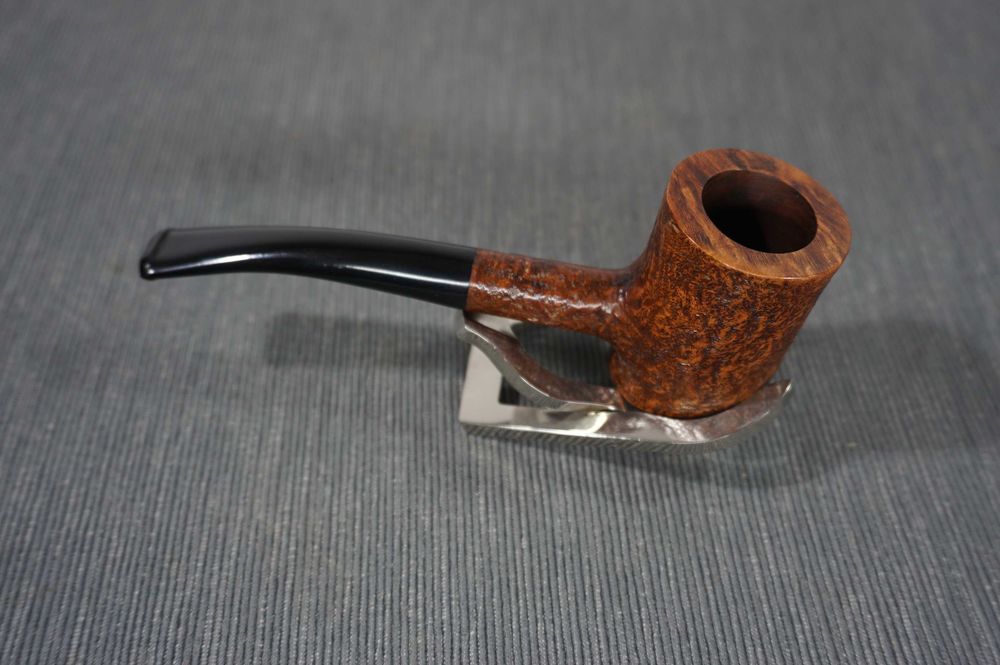 Bonito cachimbo em urze da marca Altadis, nunca usado (França)